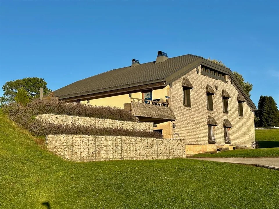 Sehr schönes Bauernhaus aus dem 18. Jahrhundert mit renovierter Aussicht