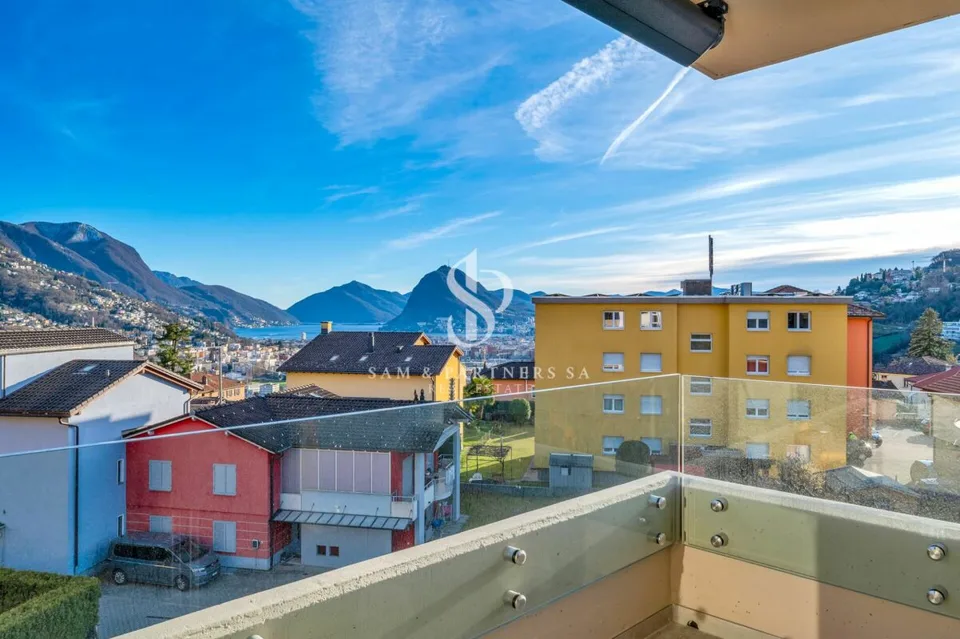 Attico con vista lago