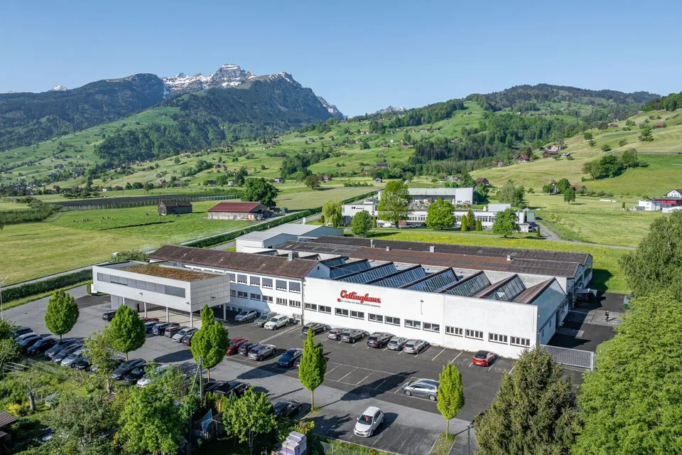Commercial property with building land reserve
