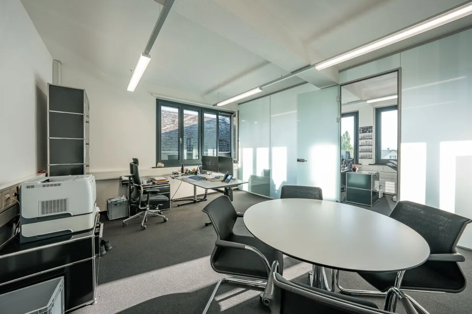 Commercial property with building land reserve