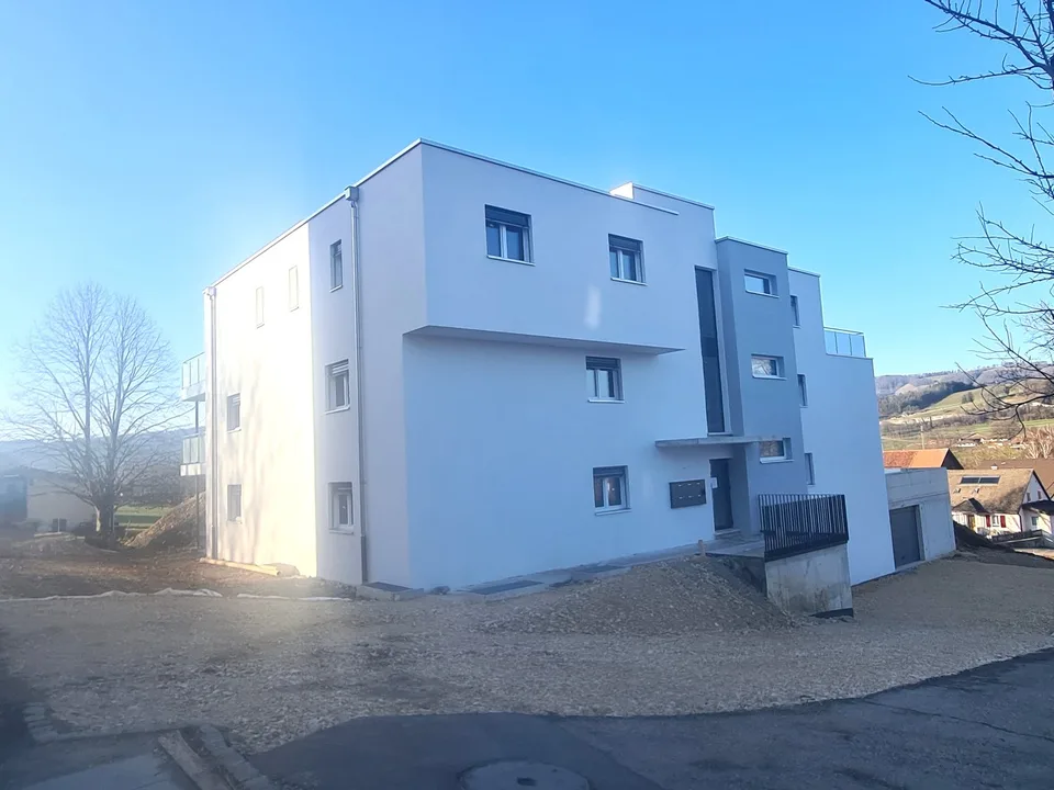 Splendide attique neuf de haut standing en PPE de 3,5 pièces avec place de parc dans le garage