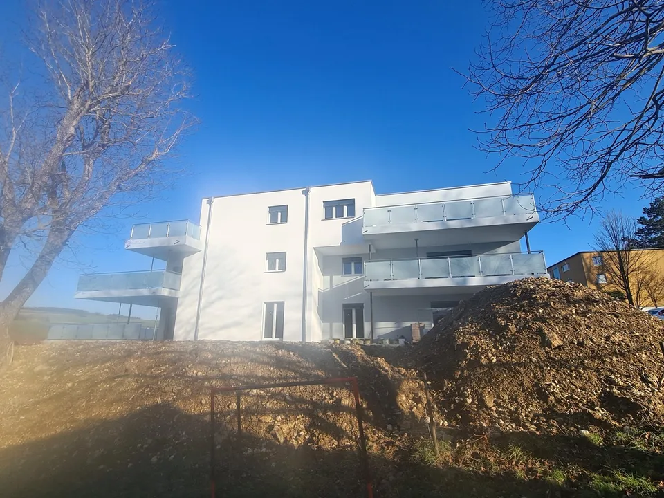 Splendide attique neuf de haut standing en PPE de 3,5 pièces avec place de parc dans le garage