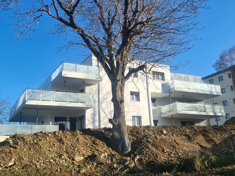 Splendide attique neuf de haut standing en PPE de 3,5 pièces avec place de parc dans le garage