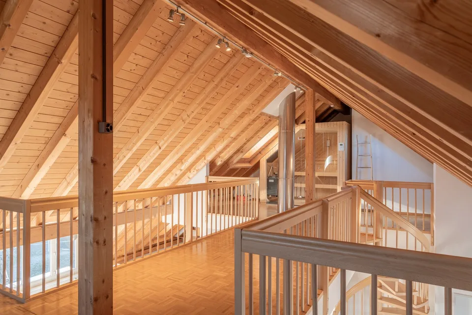 Grosse 4-Zimmer-Maisonette-Wohnung mit Sauna und herrlicher Aussicht in Schüpfen – Foto 13 von 15