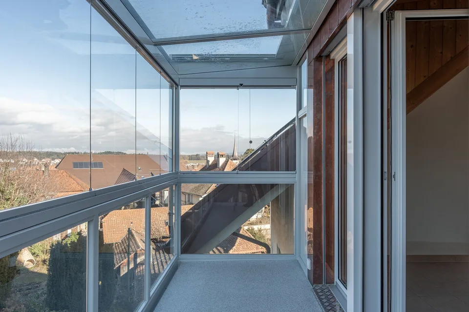 Grosse 4-Zimmer-Maisonette-Wohnung mit Sauna und herrlicher Aussicht in Schüpfen