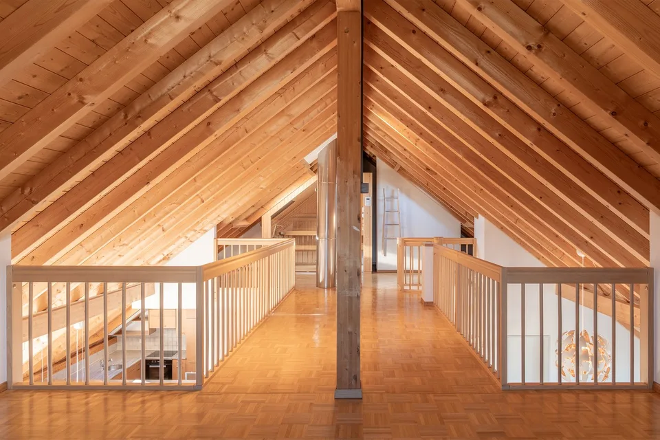 Grosse 4-Zimmer-Maisonette-Wohnung mit Sauna und herrlicher Aussicht in Schüpfen – Foto 14 von 15