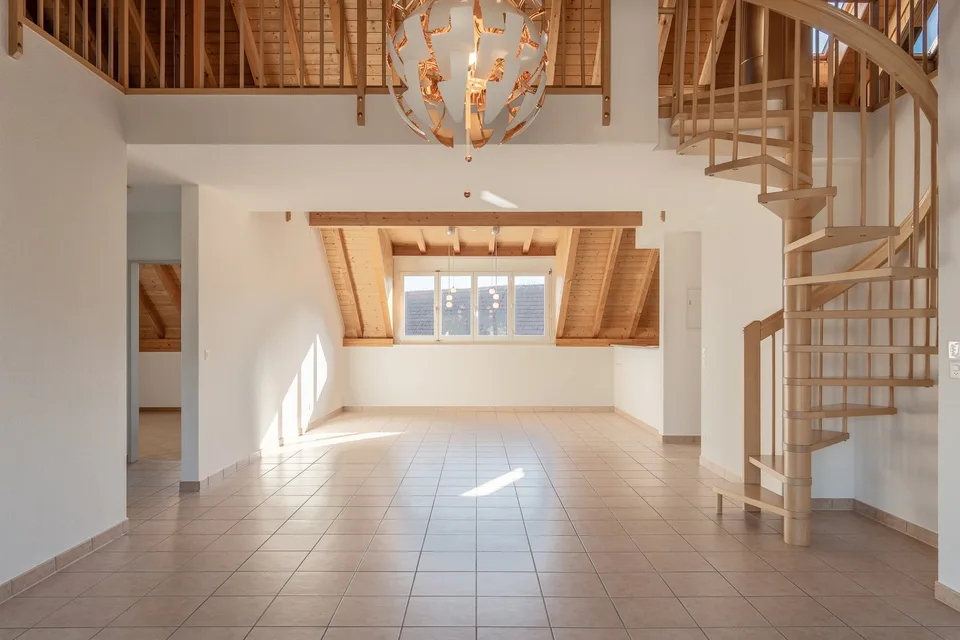 Grosse 4-Zimmer-Maisonette-Wohnung mit Sauna und herrlicher Aussicht in Schüpfen