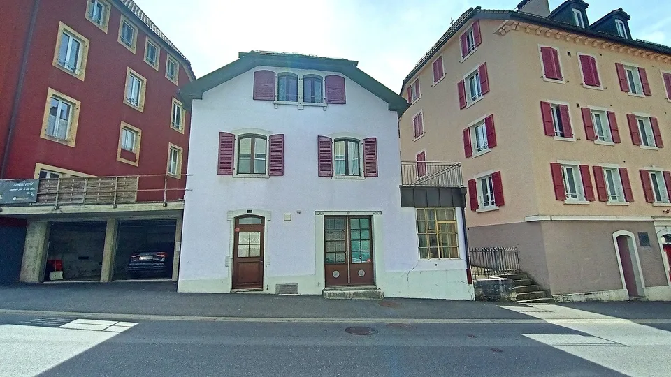 Bella casa da ristrutturare / trasformare con potenziale costruttivo aggiuntivo