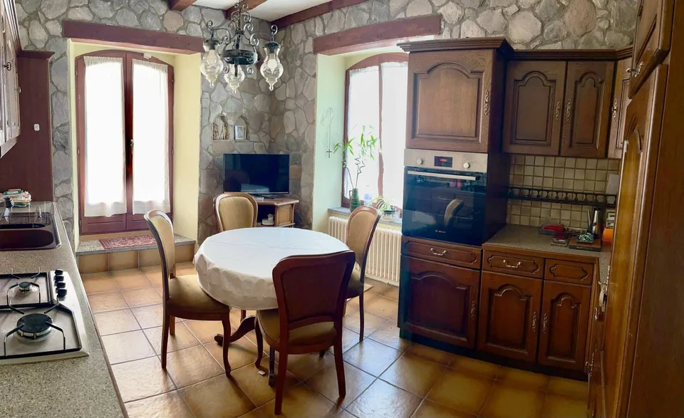 Schönes Haus zu renovieren / umzuwandeln mit zusätzlichem Baupotenzial – Foto 6 von 17