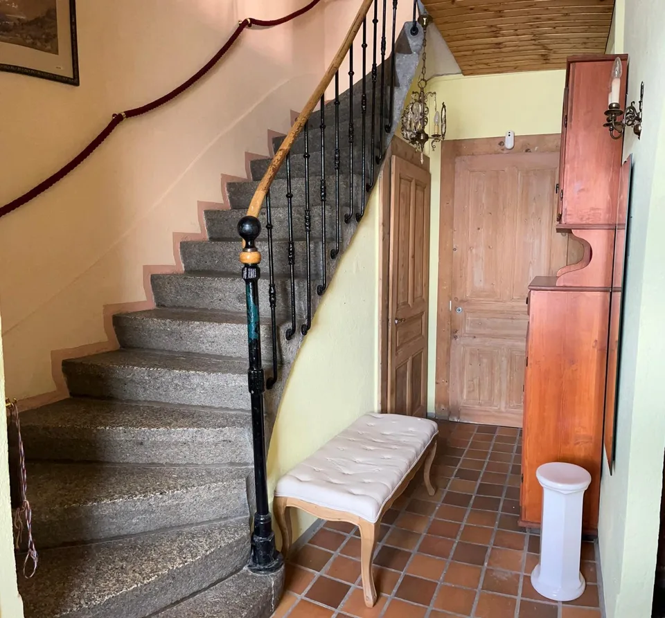 Bella casa da ristrutturare / trasformare con potenziale costruttivo aggiuntivo