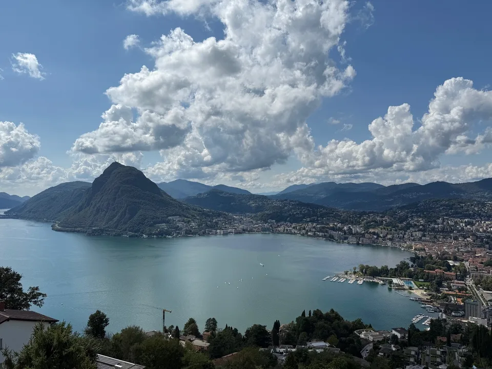 Spazioso appartamento con vista panoramica sul lago di Lugano