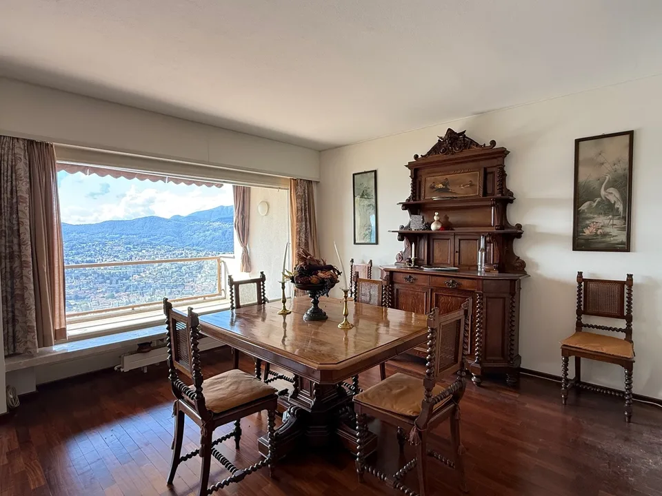 Spazioso appartamento con vista panoramica sul lago di Lugano