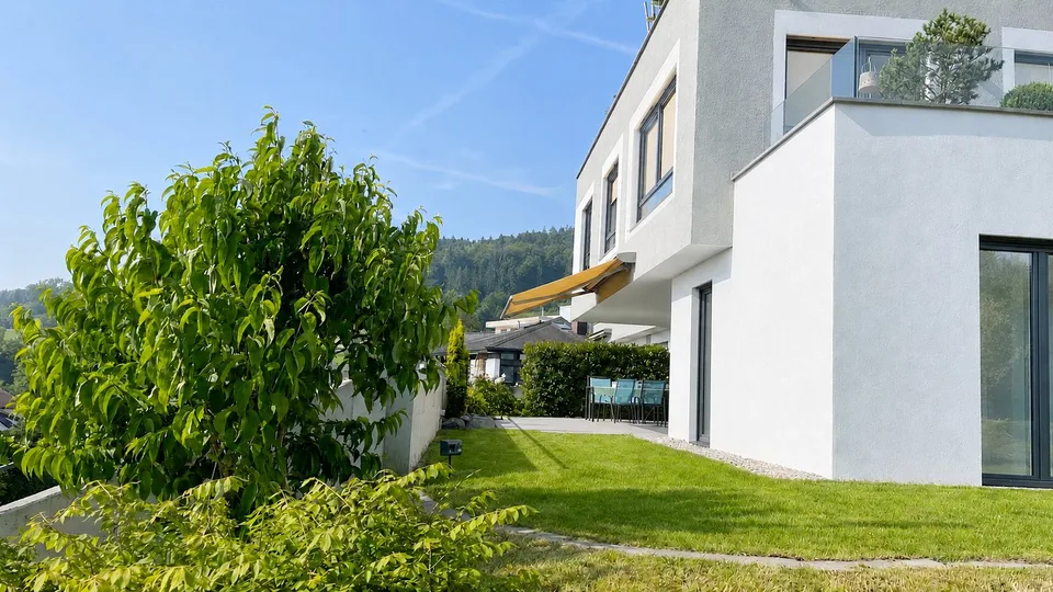 Appartamento di 4 ½ locali con grande terrazza/giardino e vista spettacolare!