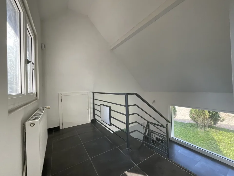 Außergewöhnliche Villa mit Gästehaus, Wellnessbereich und großem Park