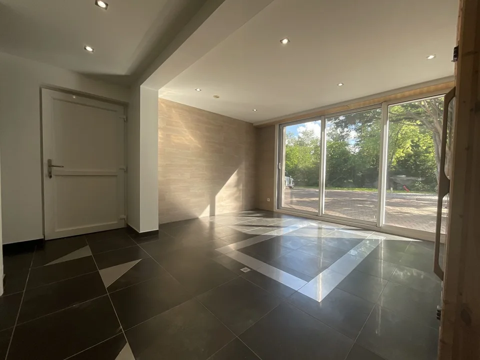 Außergewöhnliche Villa mit Gästehaus, Wellnessbereich und großem Park – Foto 18 von 24