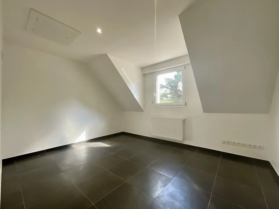Außergewöhnliche Villa mit Gästehaus, Wellnessbereich und großem Park – Foto 13 von 24