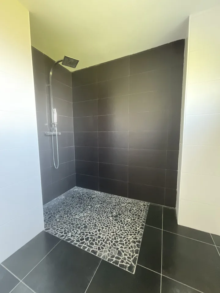 Außergewöhnliche Villa mit Gästehaus, Wellnessbereich und großem Park – Foto 11 von 24