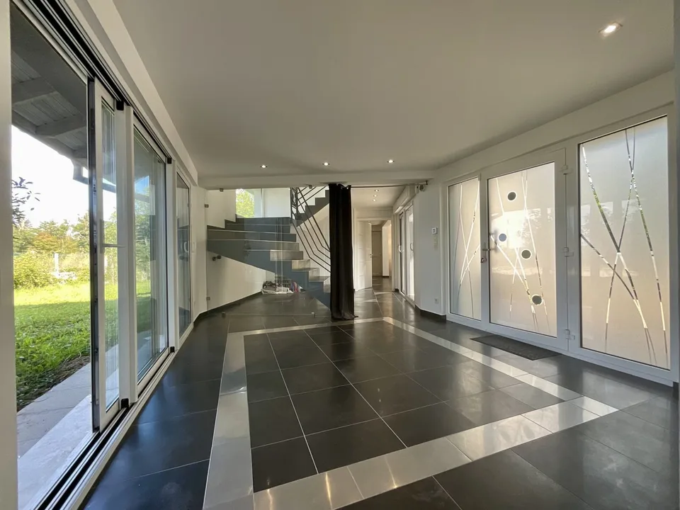 Außergewöhnliche Villa mit Gästehaus, Wellnessbereich und großem Park – Foto 6 von 24