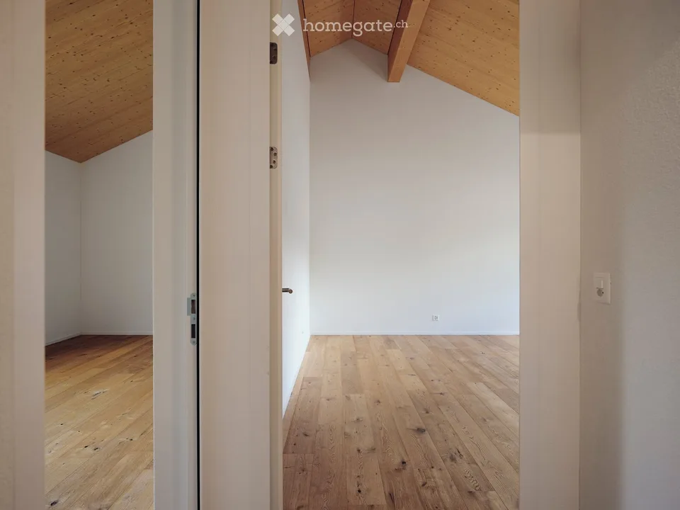 NACHTFRISCH - Exklusive Dachwohnung mit grosser Dachterrasse und Bergsicht im Zentrum von Meiringen