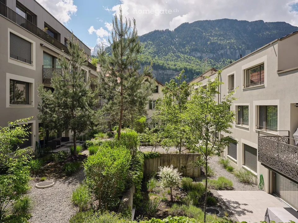 NACHTFRISCH - Exklusive Dachwohnung mit grosser Dachterrasse und Bergsicht im Zentrum von Meiringen