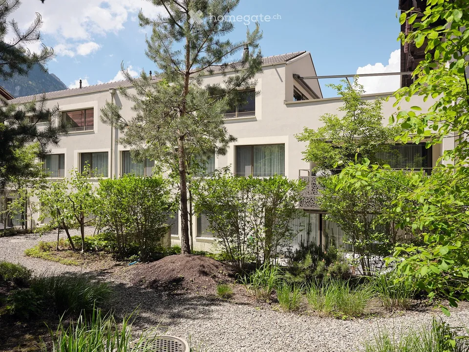 NACHTFRISCH - Exklusive Dachwohnung mit grosser Dachterrasse und Bergsicht im Zentrum von Meiringen