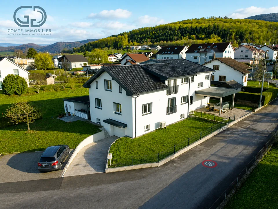Villa mitoyenne rénovée de 7 pces