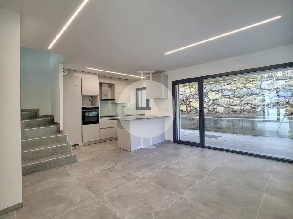 Bella villa contemporanea a schiera nel villaggio di Grimisuat