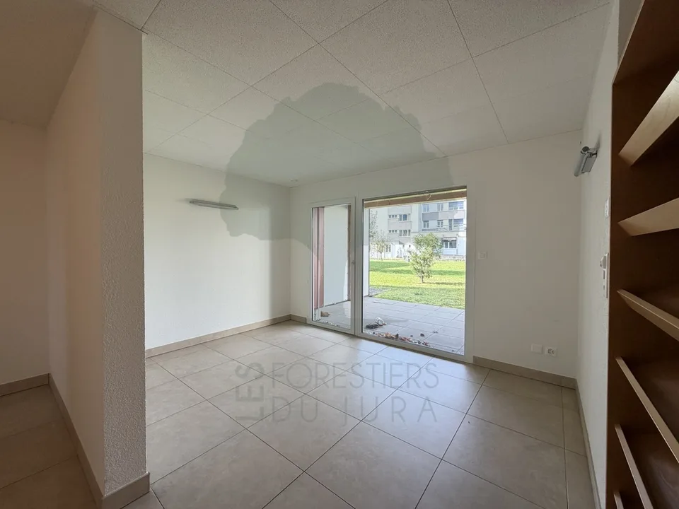 Spazio di 176 m² al piano terra - Courfaivre Potenziale appartamento