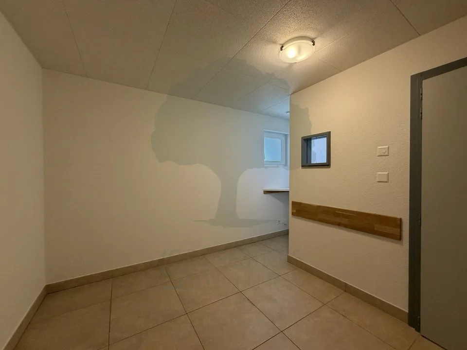 Spazio di 176 m² al pianterreno - Courfaivre Potenziale appartamento – foto 12 di 13