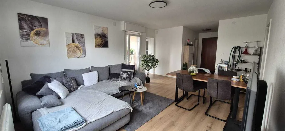 Logement refait à neuf récemment à 200m de la gare de Sierre.