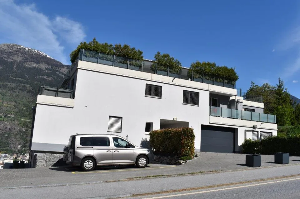 Appartamento moderno di 4.5 locali con 2 balconi e posto auto a Brig-Glis
