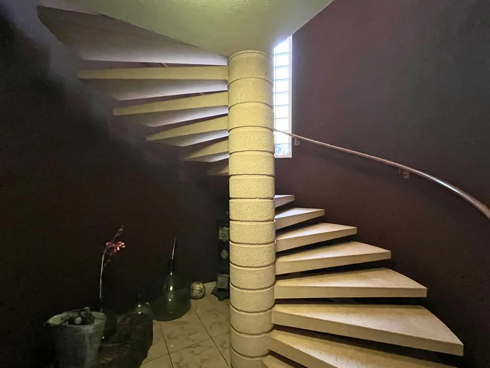 Villa mit zwei Apartments und privatem Park in Figino – Foto 17 von 22