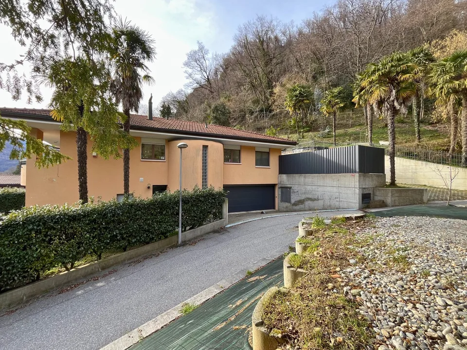 Villa mit zwei Apartments und privatem Park in Figino – Foto 8 von 22