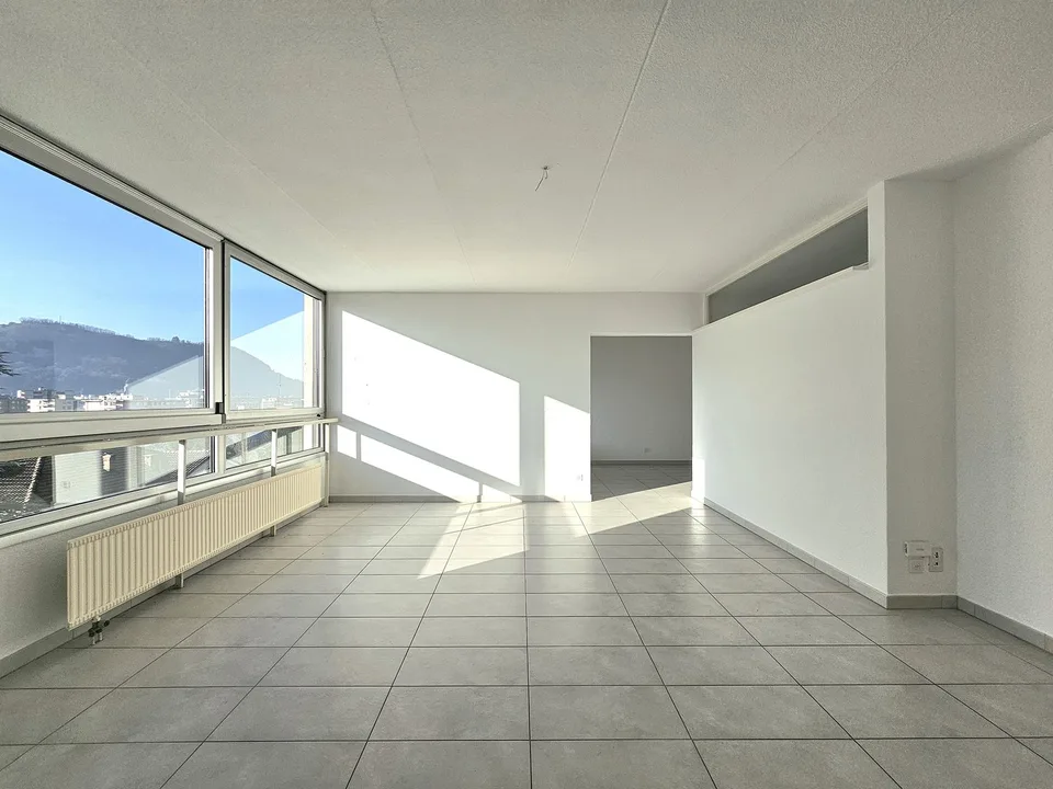 Vacallo: Komfortables und helles 5.5-Zimmer-Apartment mit dominierendem Blick