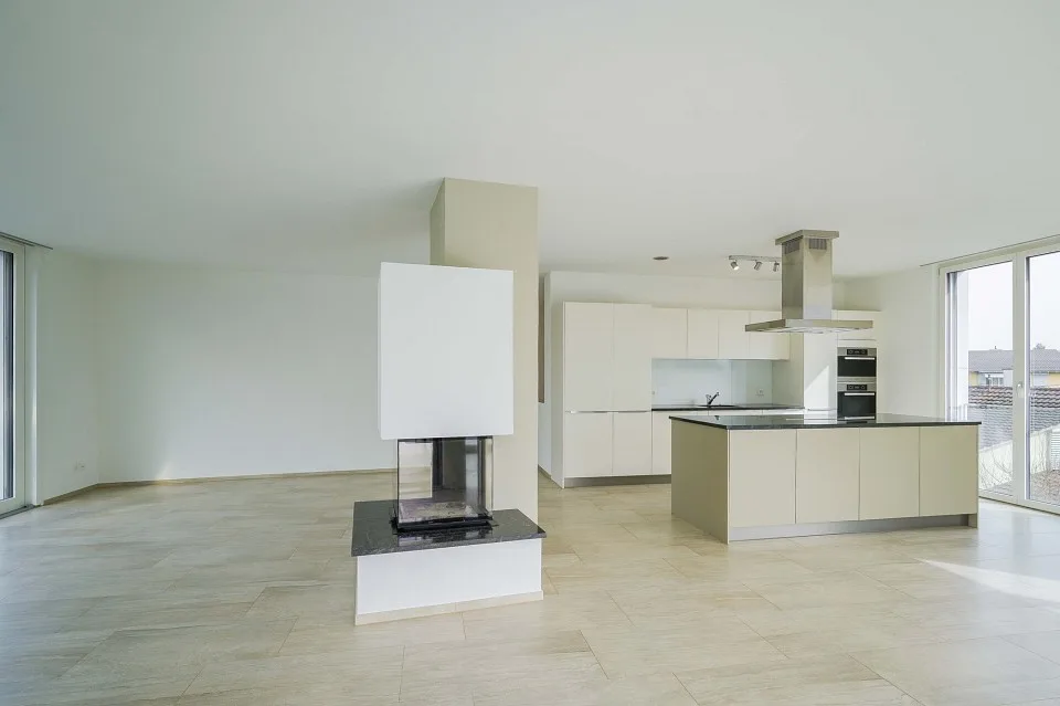 Wohngenuss der Extraklasse! Elegante 4.5 Zimmer-Attikawohnung an zentraler Lage