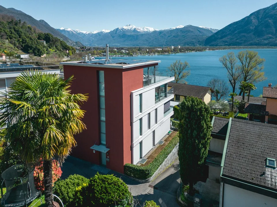 Modern semi-detached house in Minusio with lake view