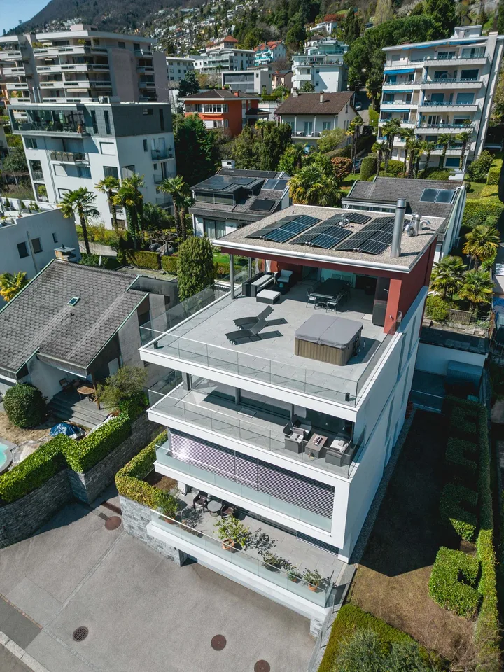 Modern semi-detached house in Minusio with lake view