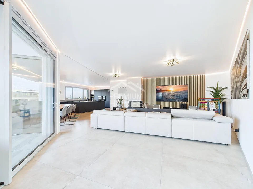 ARCHITEKTONISCHE MEISTERWOHNUNG MIT BODENSEEBLICK