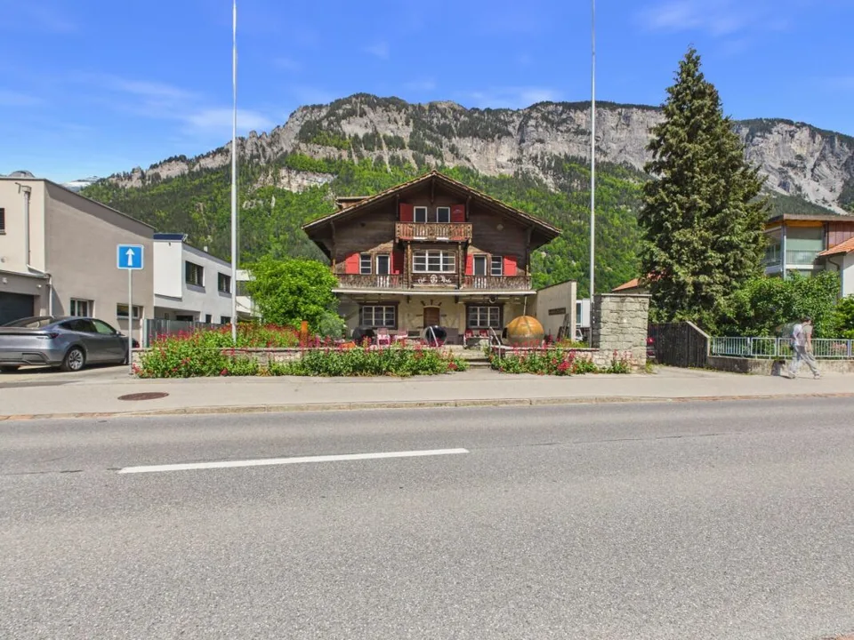 Traditionsreiches Chalet mit Gastronomie & zwei Wohneinheiten auf weitläufigem Grund – Foto 8 von 10