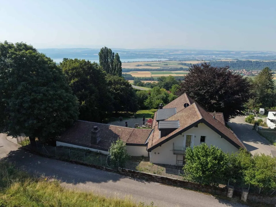 Grande propriété avec vue lac