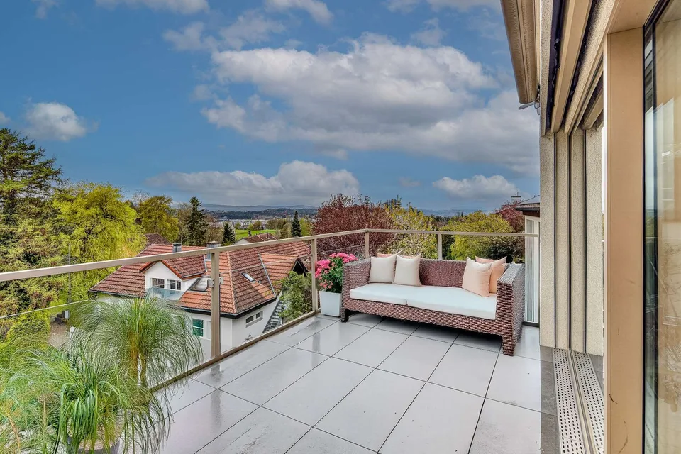Ampio appartamento mansardato di 3.5 locali con vista panoramica in una posizione tranquilla