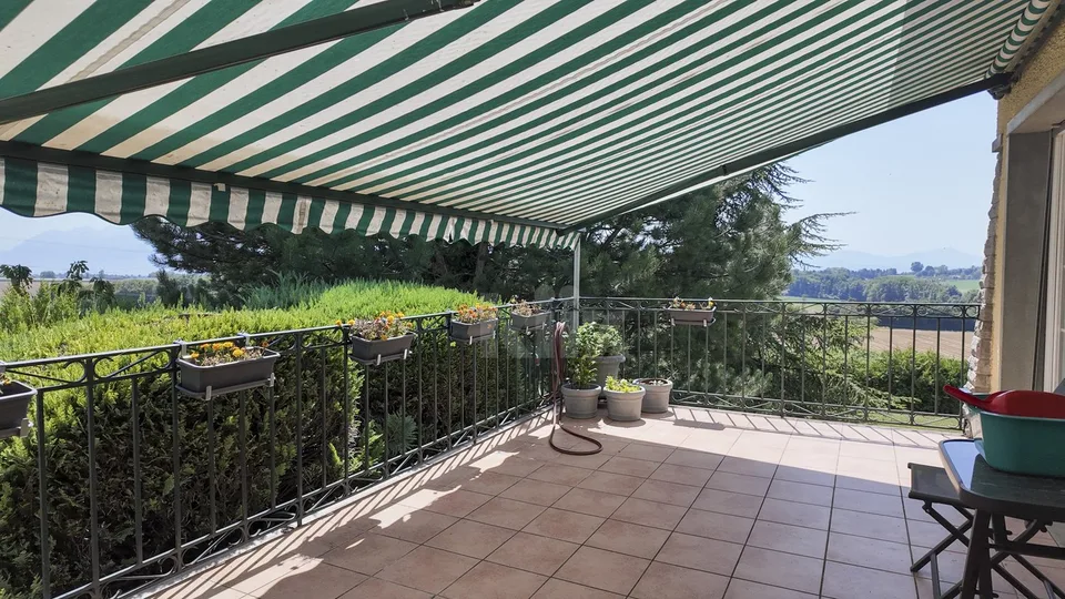 Villa incantevole con due appartamenti e vista aperta – foto 7 di 13