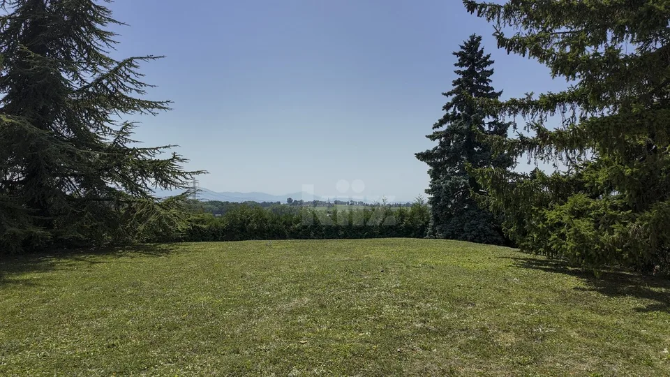 Villa incantevole con due appartamenti e vista aperta – foto 12 di 13