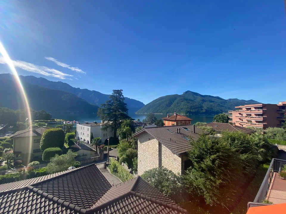 ELEGANTE CASA CON VISTA LAGO NEL CUORE DELLA COLLINA D'ORO – foto 8 di 13