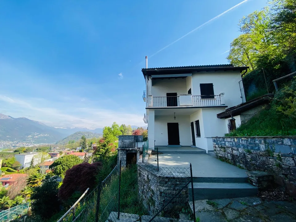 ELEGANTE CASA CON VISTA LAGO NEL CUORE DELLA COLLINA D'ORO – foto 7 di 13