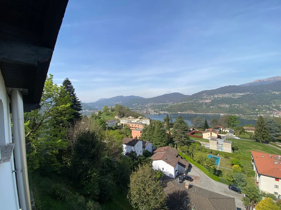 ELEGANTE CASA CON VISTA LAGO NEL CUORE DELLA COLLINA D'ORO – foto 13 di 13