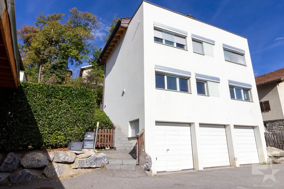 Rental building with 2 duplex apartments
