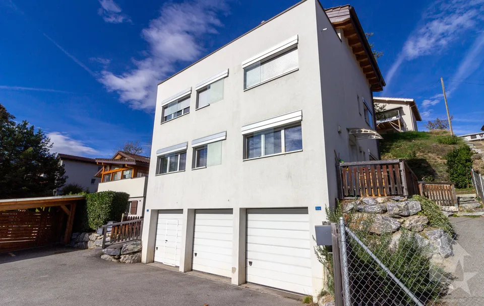 Rental building with 2 duplex apartments