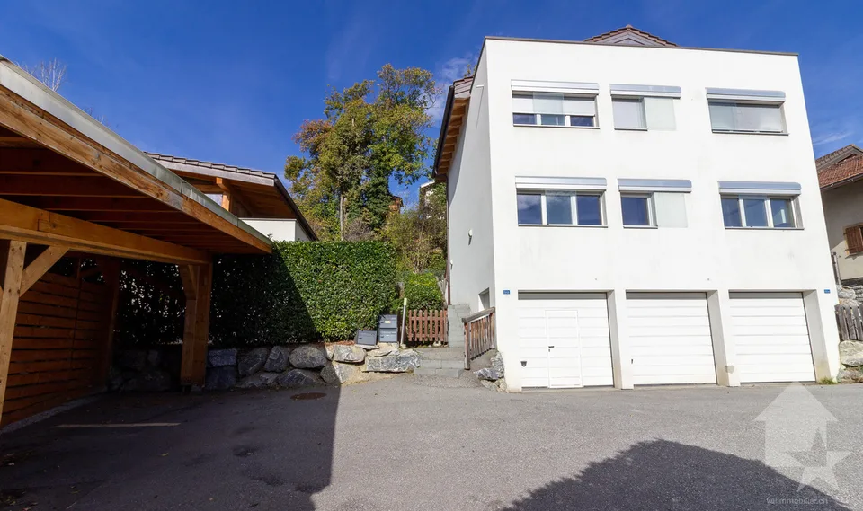 Rental building with 2 duplex apartments