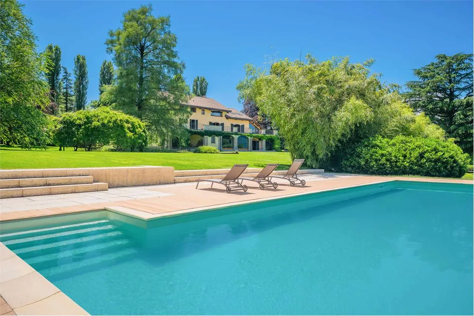 Schöne historische Villa mit Blick auf den Sacro Monte di Varese und die umliegende Landschaft